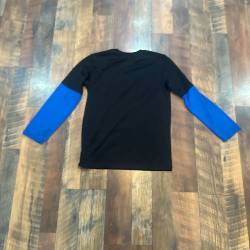 Jurassic world shirt L (4725)